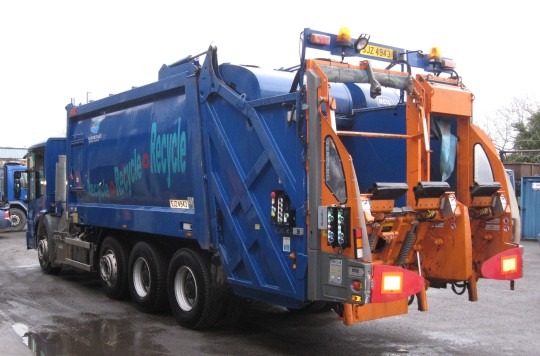 The council uses split body vehicles to collect dry mixed recyclables and organic waste from households in one visit